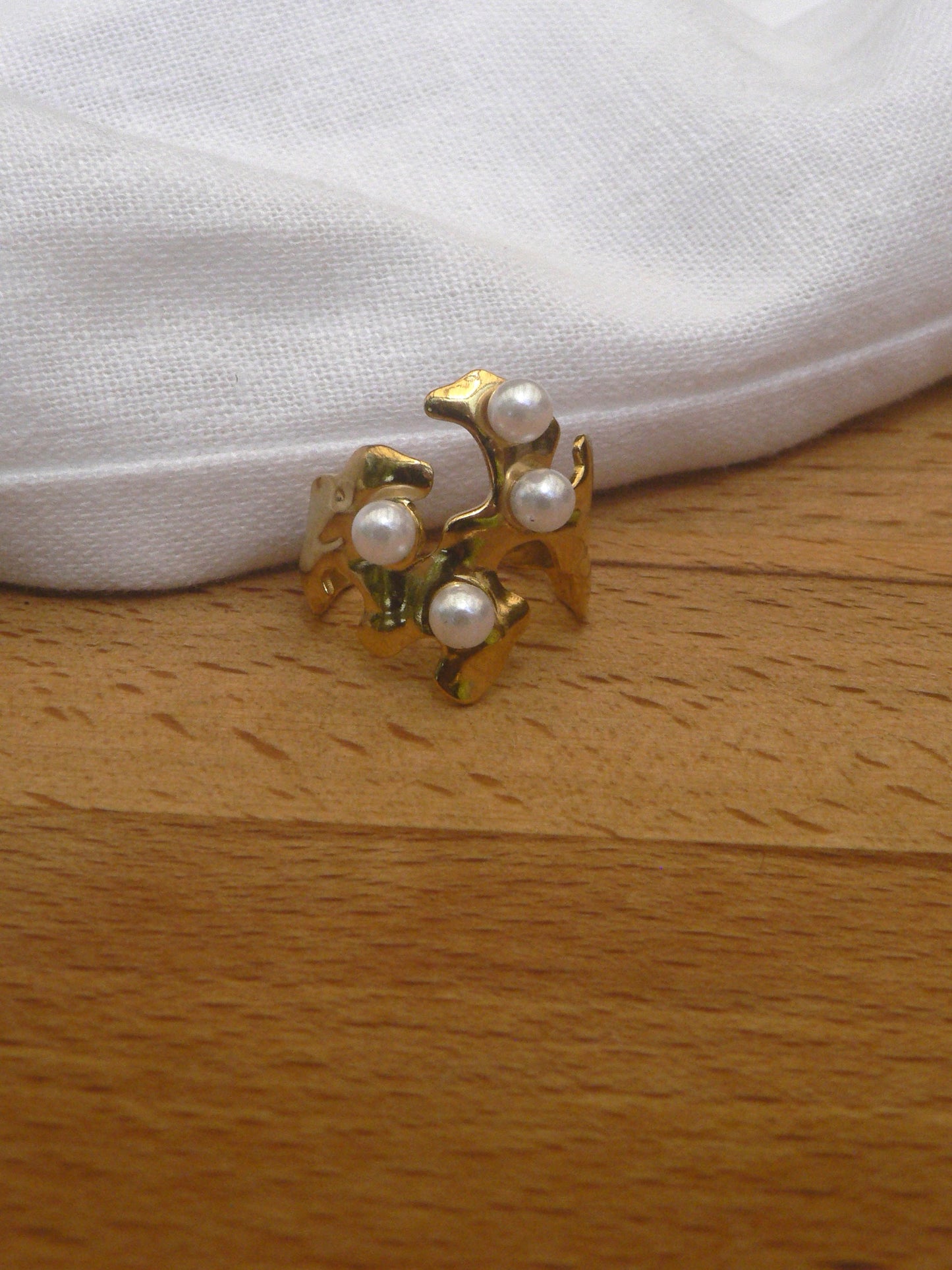 Anel com pérolas